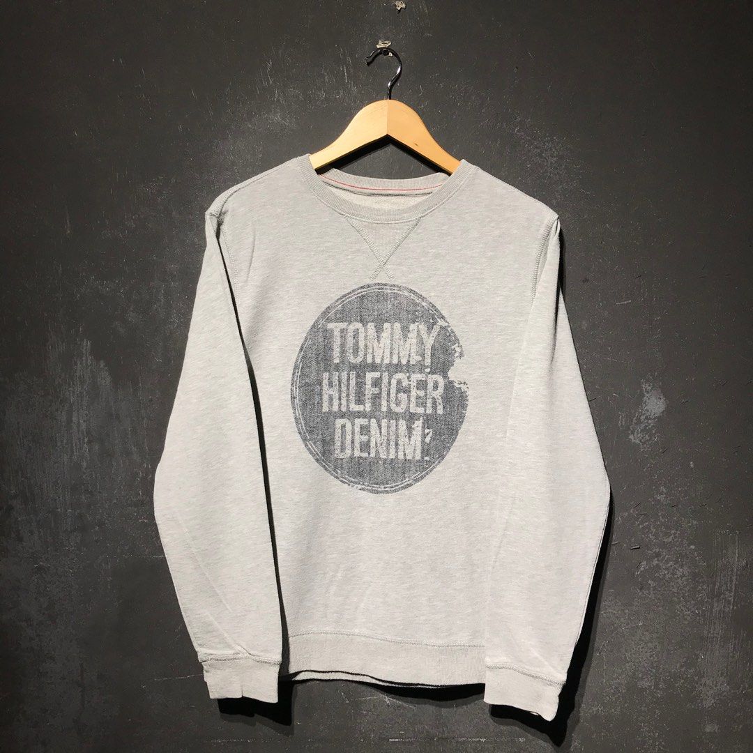 Tommy Hilfiger Sweatshirt, Men's Fashion, Activewear on Carousell