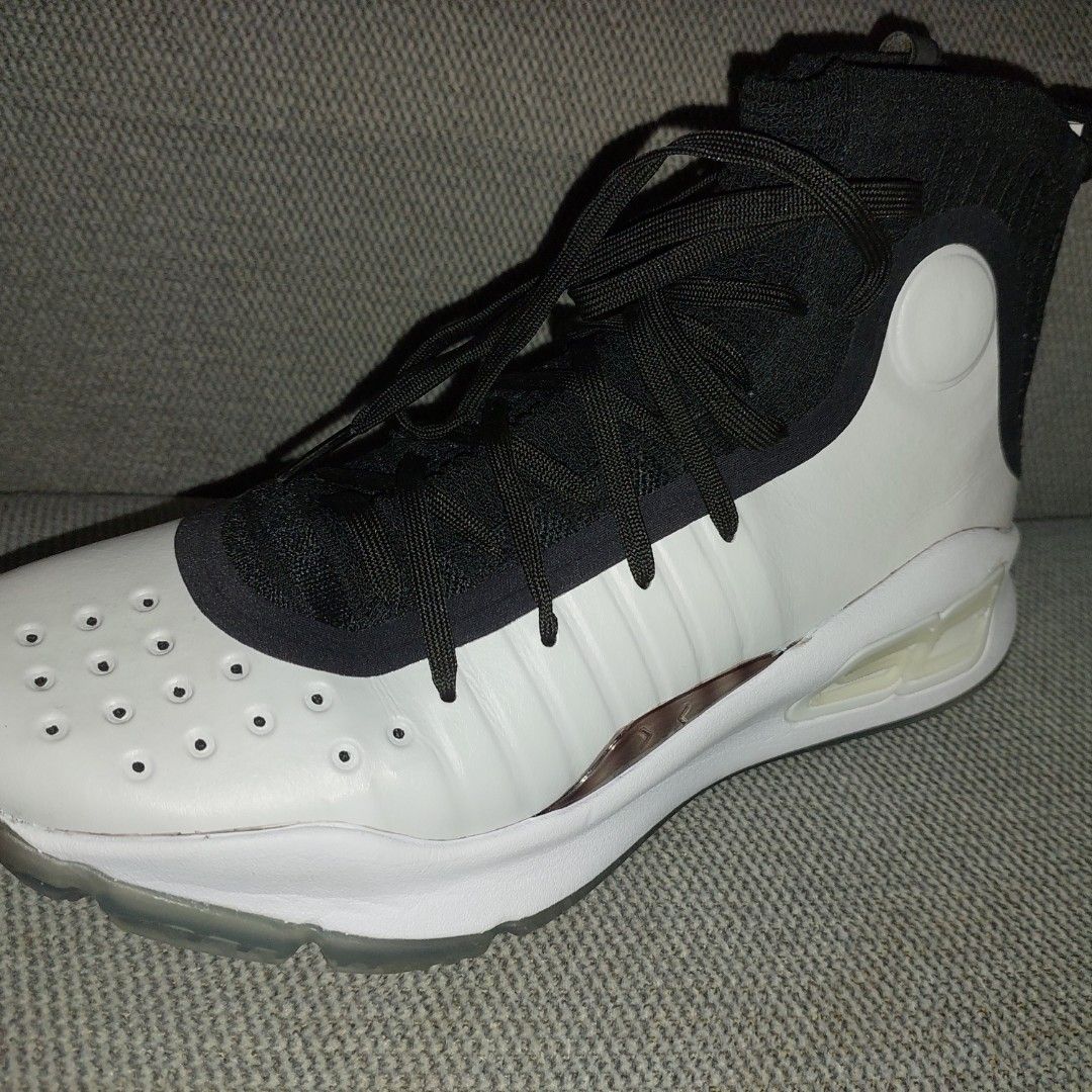 White and black curry 4 store