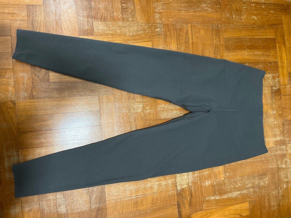 Uniqlo Ultra Warm Heattech Leggings L&XL, Women's Fashion, Bottoms, Jeans &  Leggings on Carousell