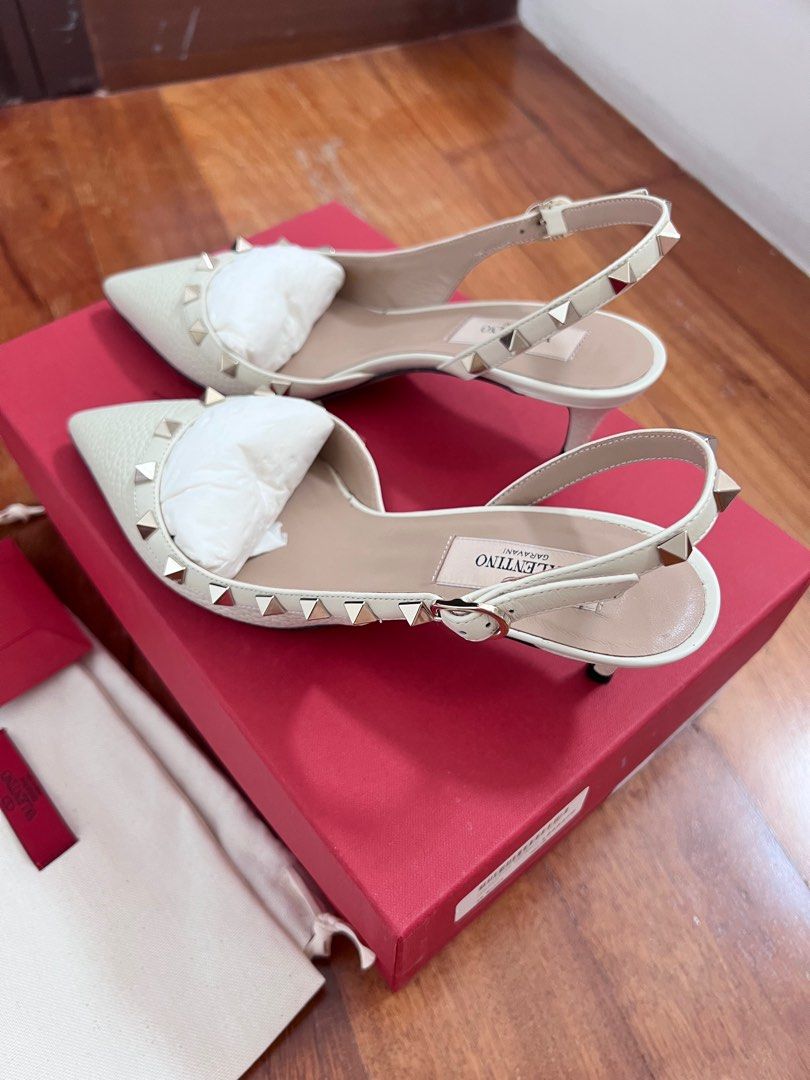 Valentino garavani rockstud leather pumps hot sale