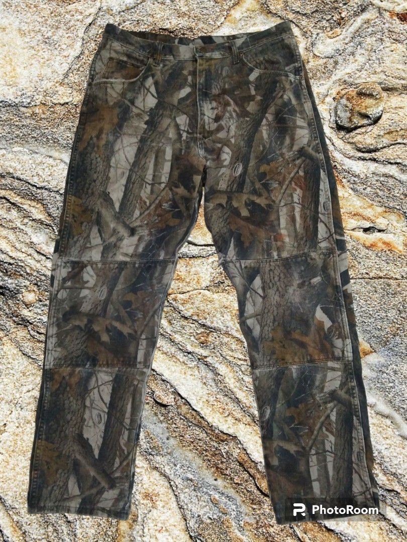 Wrangler on sale camo jeans