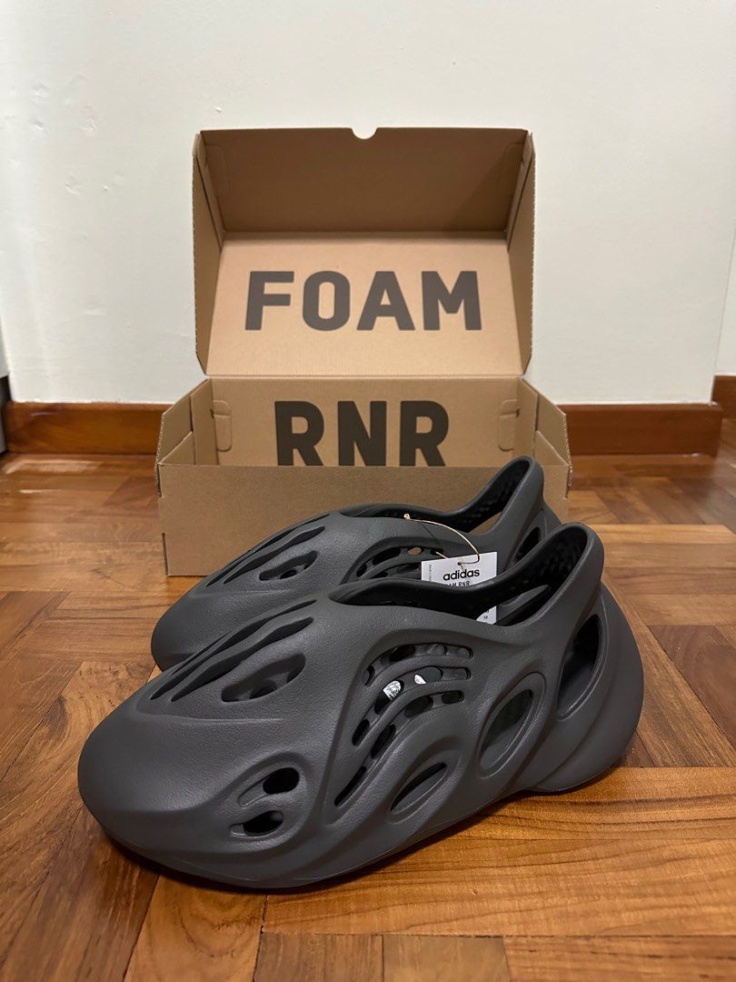 adidas Yeezy Foam Runner CARBON - 靴