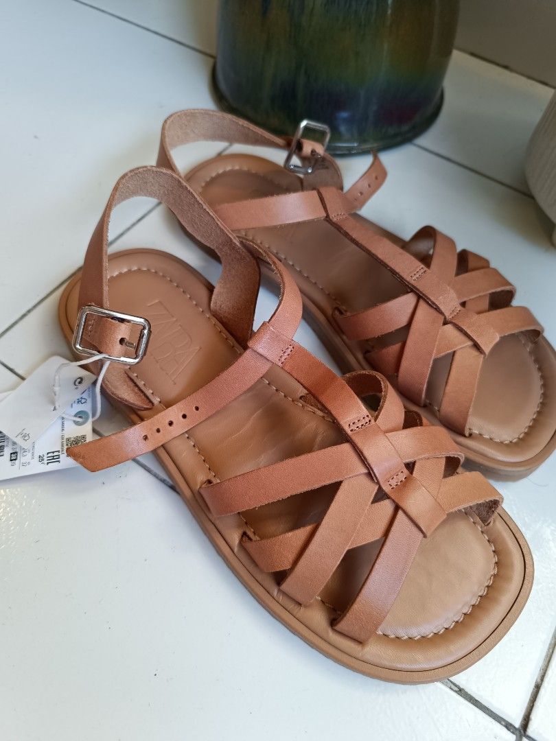 TRASE Women's Fashion Sandals | Flat Gladiator Sandal With Zip Closure for  Girls | Trendy & Comfortable for all Formal & Casual Occassions-Black,4 UK