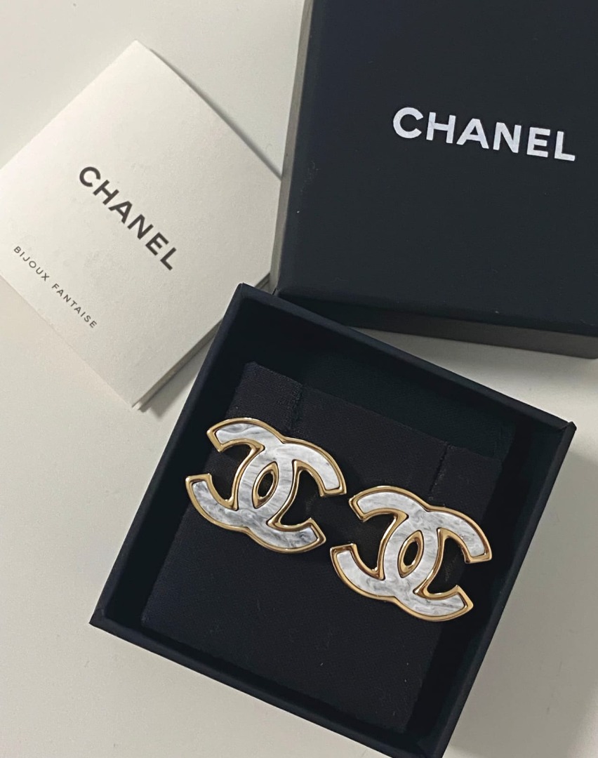 Gold Chanel CC Earrings – Designer Revival
