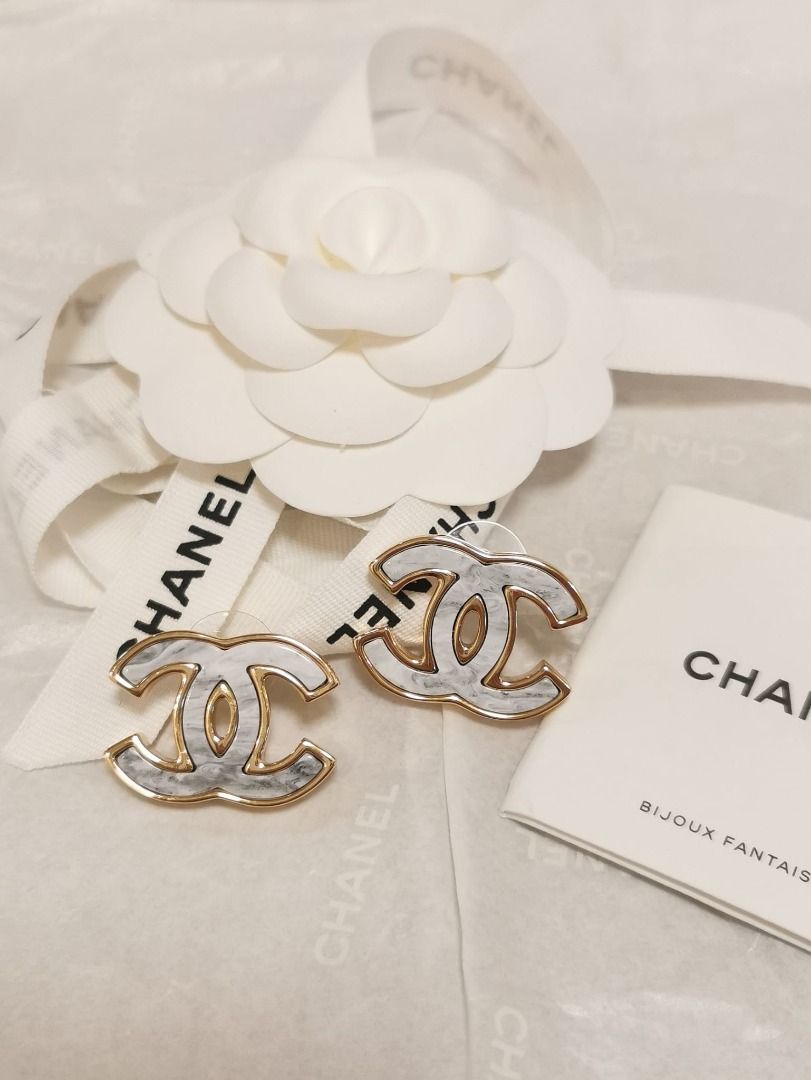 2023 Chanel CC Classic Logo Marble Earrings Rare, Luxury, Accessories on  Carousell