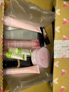 (Category: ) located in . Submitted by wardrobepreloved_99 (Listing ID 1247499562, Image 1). Description: .