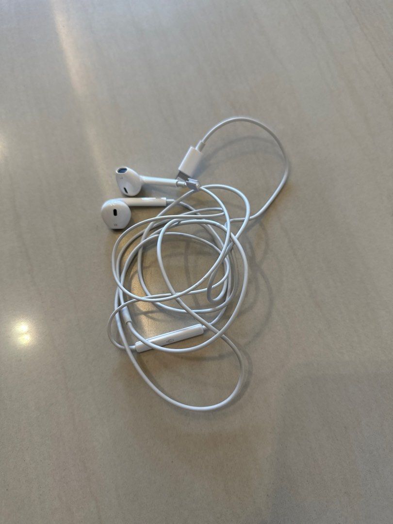 Apple earphones original vs fake on sale