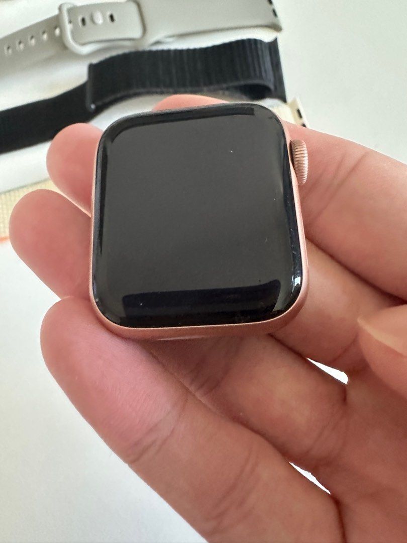 Gold colour apple watch on sale