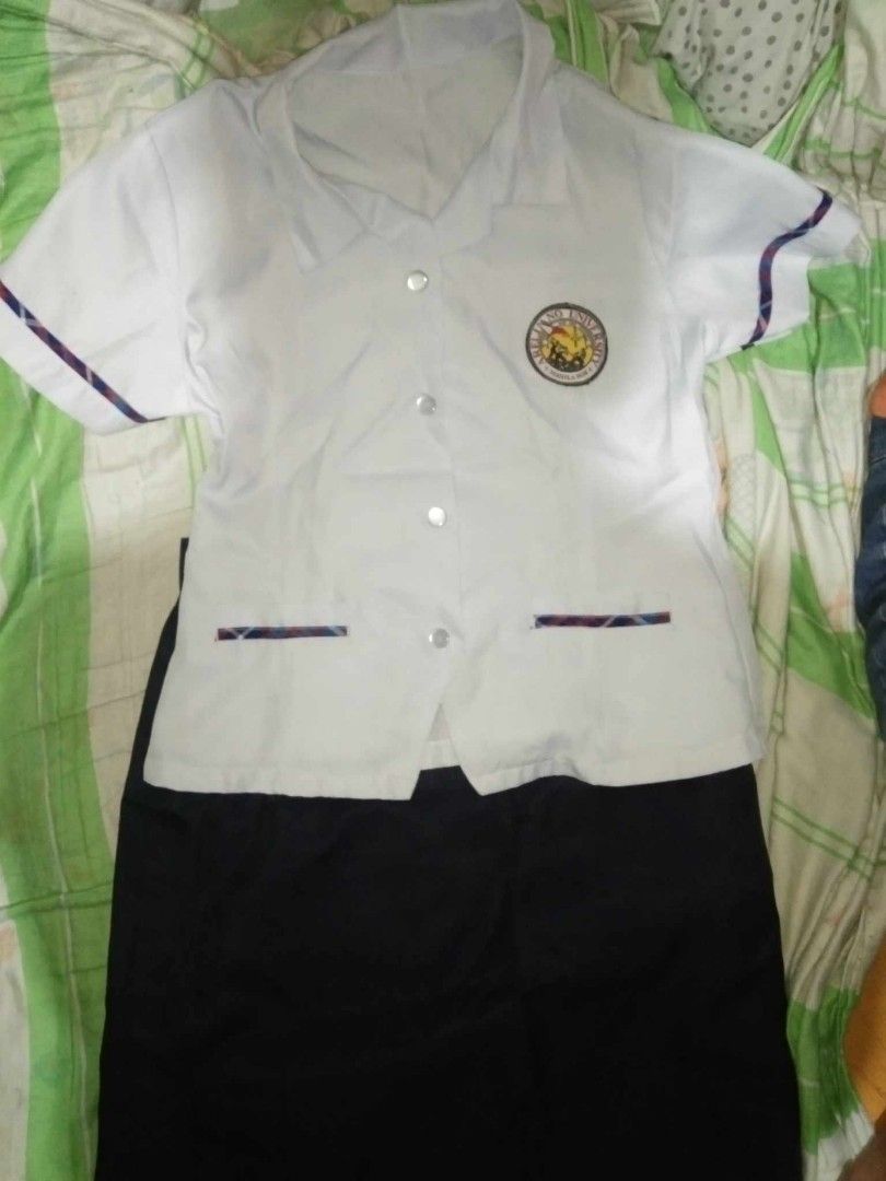 Arellano University shs female uniform with au patch (good as new) on ...