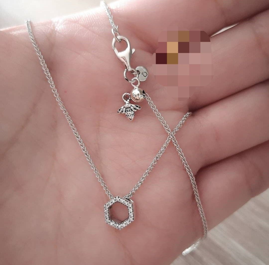 Hexagon pandora necklace top