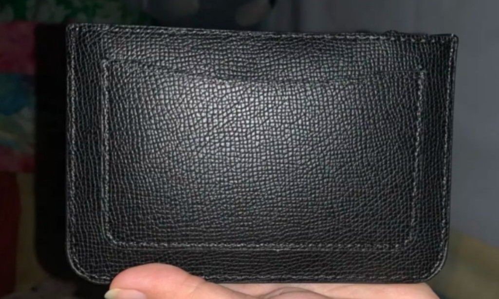 Black Zipper Card Holder Wallet with Keychain Ring (Category: Wallets & Card Holders) located in Manila. Submitted by preluvbydee (Listing ID 1247410895, Image 2). Description: .