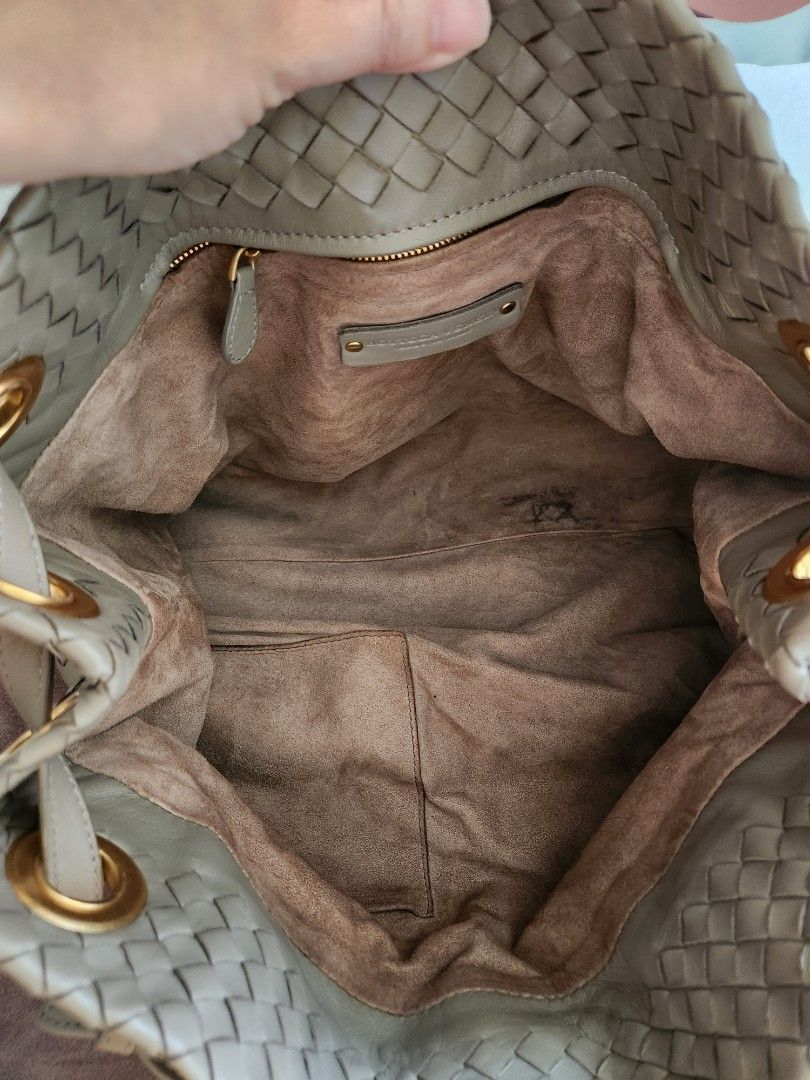 Bottega Veneta Garda Bag Intrecciato Nappa Medium Shoulder Bag Beige Leather  ref.982390 - Joli Closet