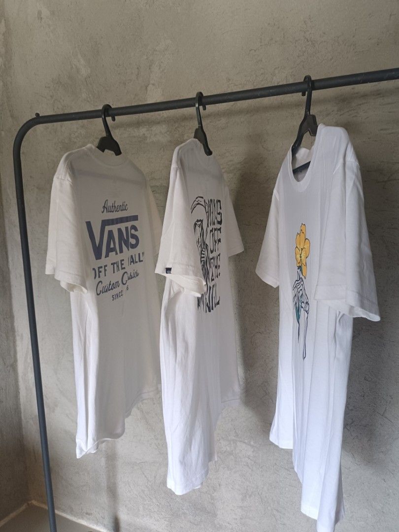 Brand New Condition ,XS 19X26 (Category: Activewear) located in Manila. Submitted by philmarkl8042 (Listing ID 1247431914, Image 1). Description: Vans XS 19X26 300 each.