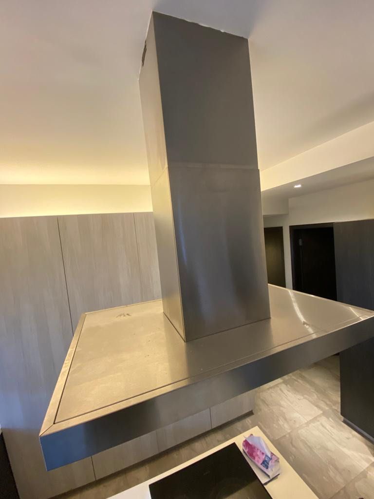 Brandt Island Hood AD1118X and Bosch Induction Hob, TV & Home