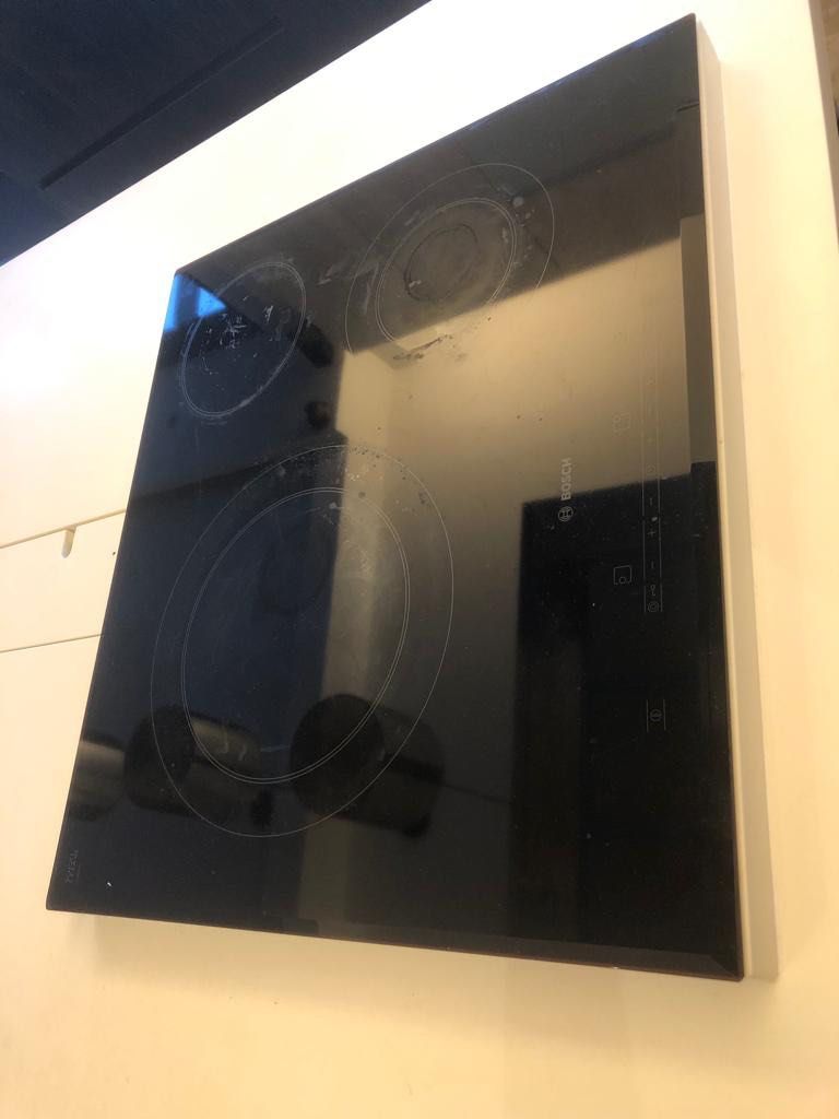Brandt Island Hood AD1118X and Bosch Induction Hob, TV & Home