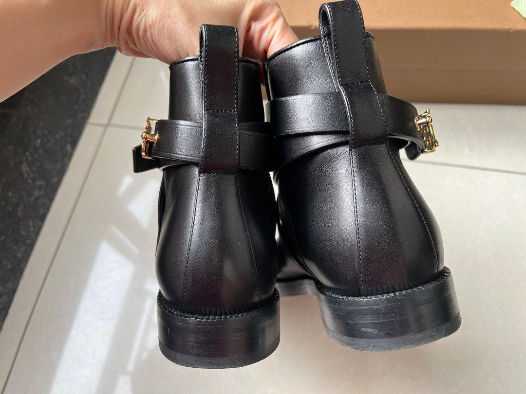 Burberry online flat boots
