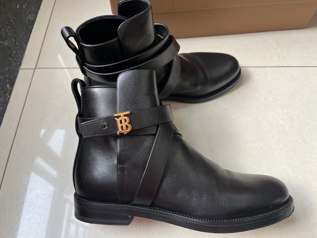 Burberry flat boots online