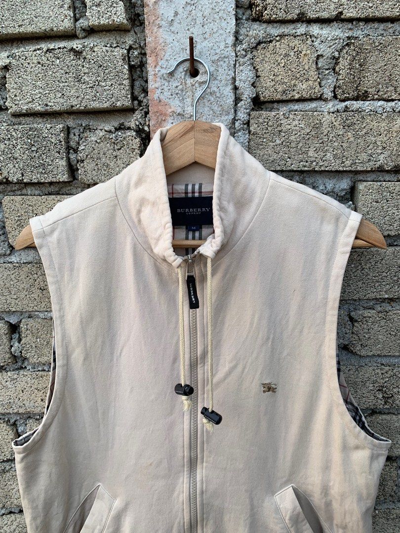 Burberry store vest white