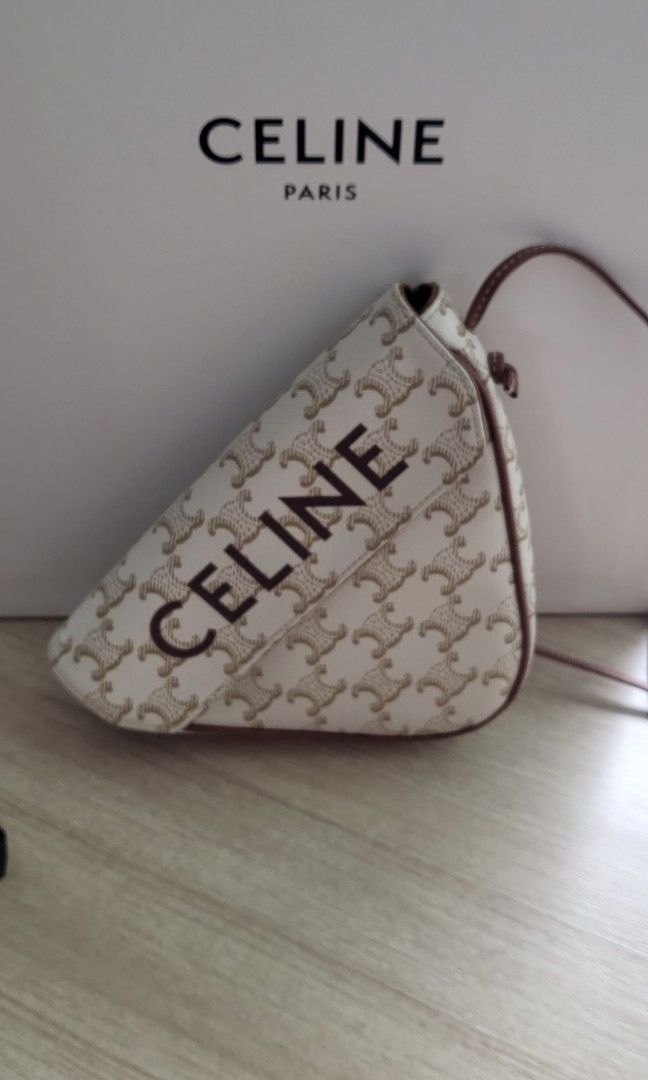 Celine pochette triangle new arrivals