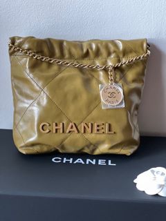 Chanel 22 mini white, 名牌, 手袋及銀包- Carousell