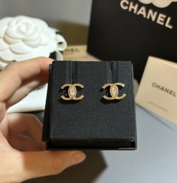 Chanel 2019 CC Heart Earrings