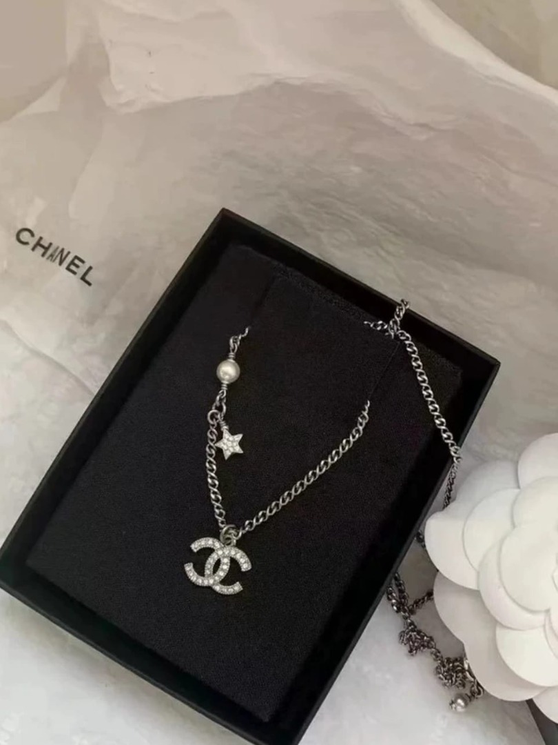Chanel Classic CC Logo Silver Necklace adjustable length w pearl