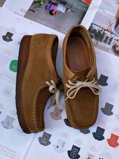 Clark’s wallabees in brown suede 🐻