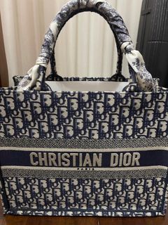 Dior - Medium Dior Book Tote Black and White Macro Houndstooth Embroidery (36 x 27.5 x 16.5 cm) - Women