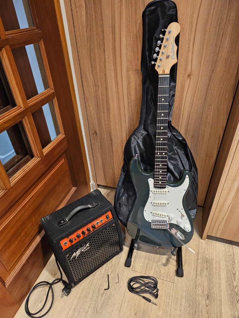 Complete Electric Beginner guitar Set Dark Green Stratocaster + 20w