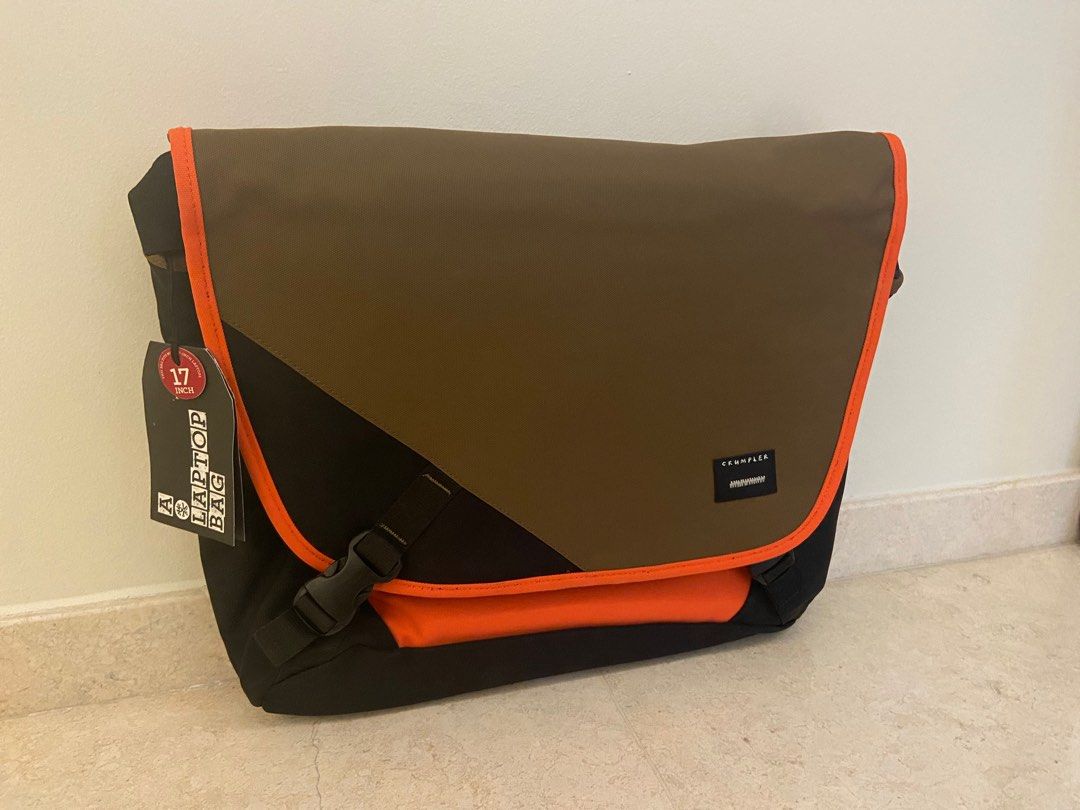 Crumpler 17 inch laptop bag top