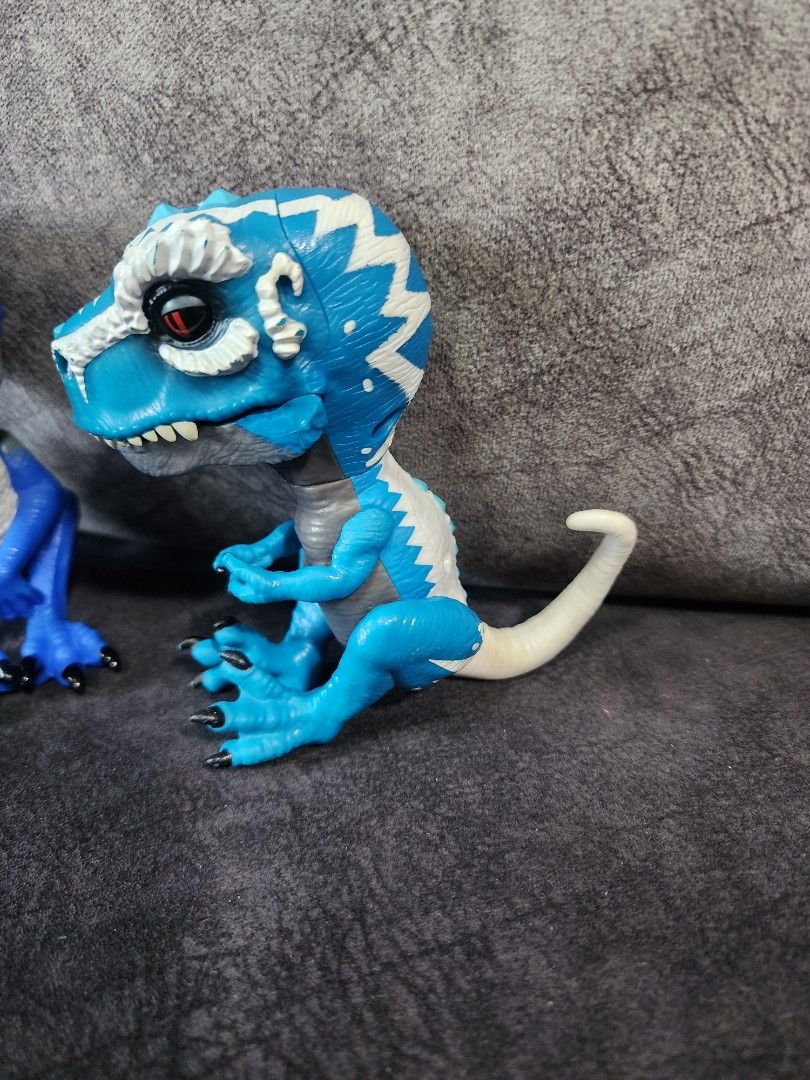 Dinosaur fingerling battery top