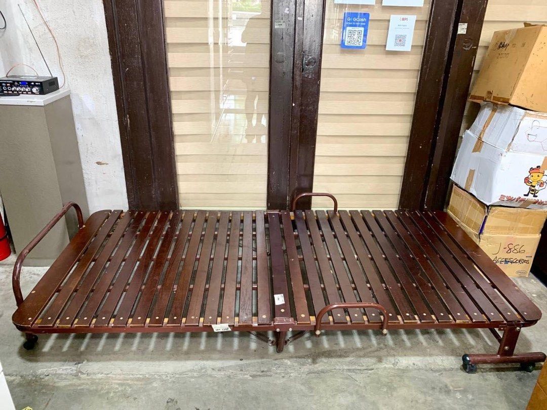 Folding bed Japan surplus (Category: Bed Frames & Mattresses) located in Manila. Submitted by Hezcki (Listing ID 1247342752, Image 1). Description: .