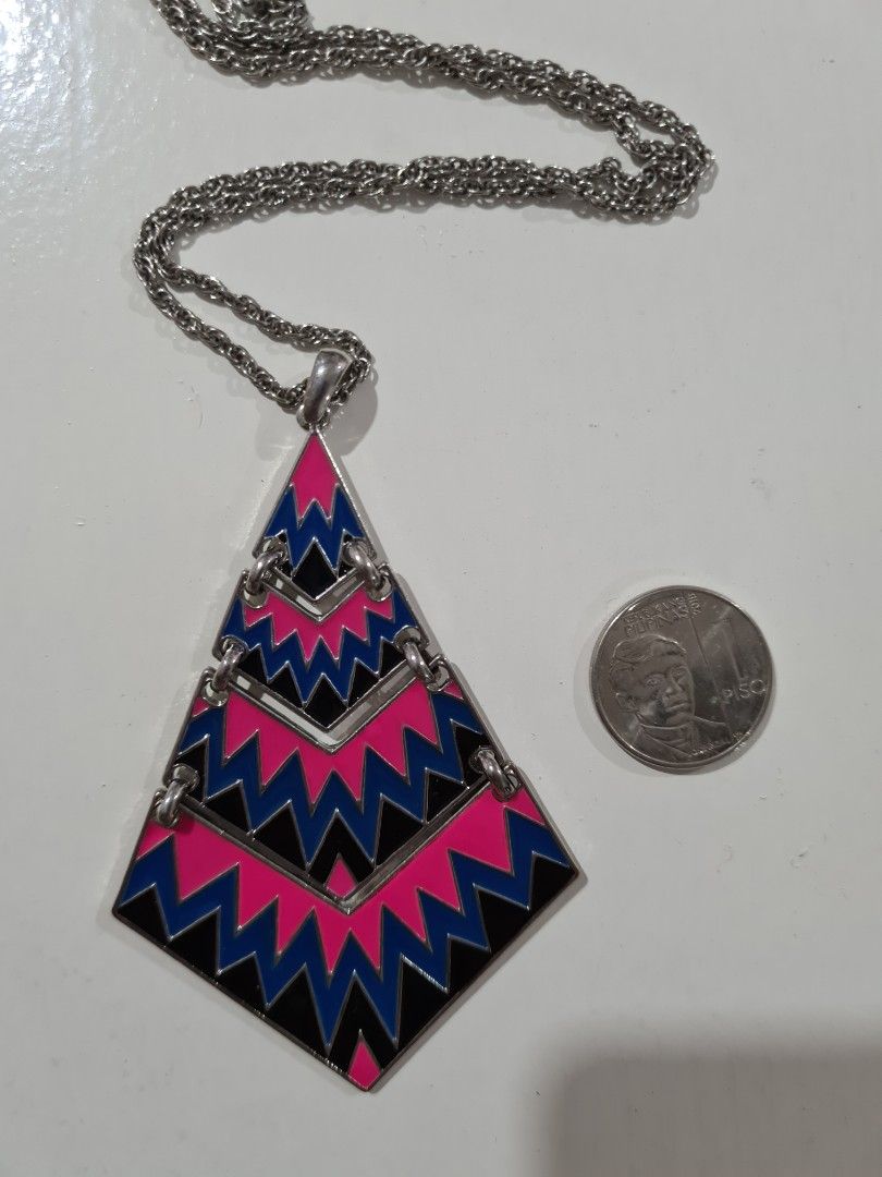 Neon necklace hotsell forever 21
