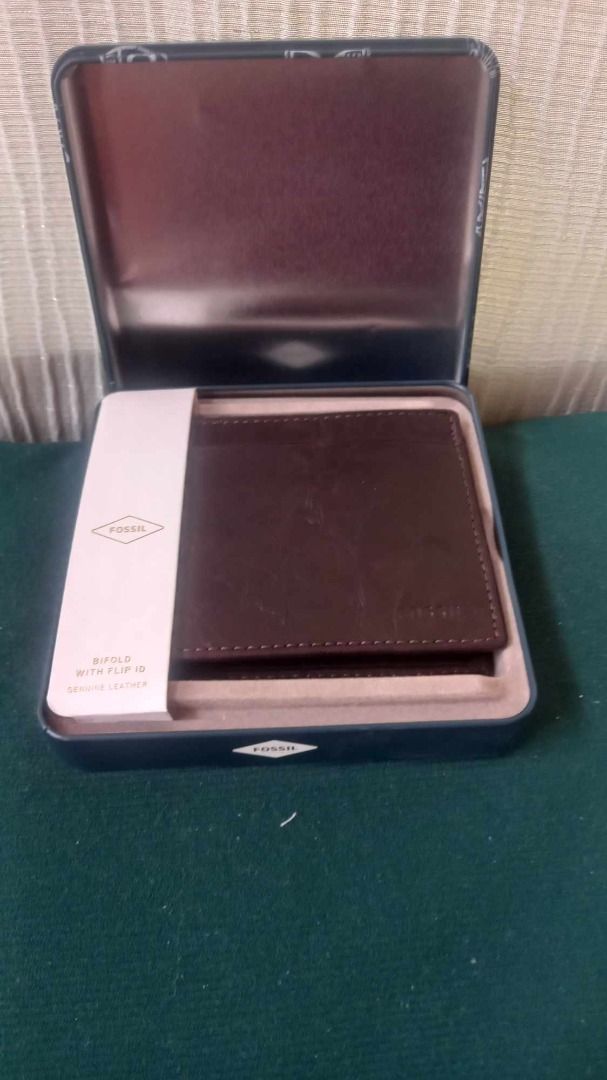 Fossil Men's Leather Bifold Wallet with Flip ID Window for Men, Luxury