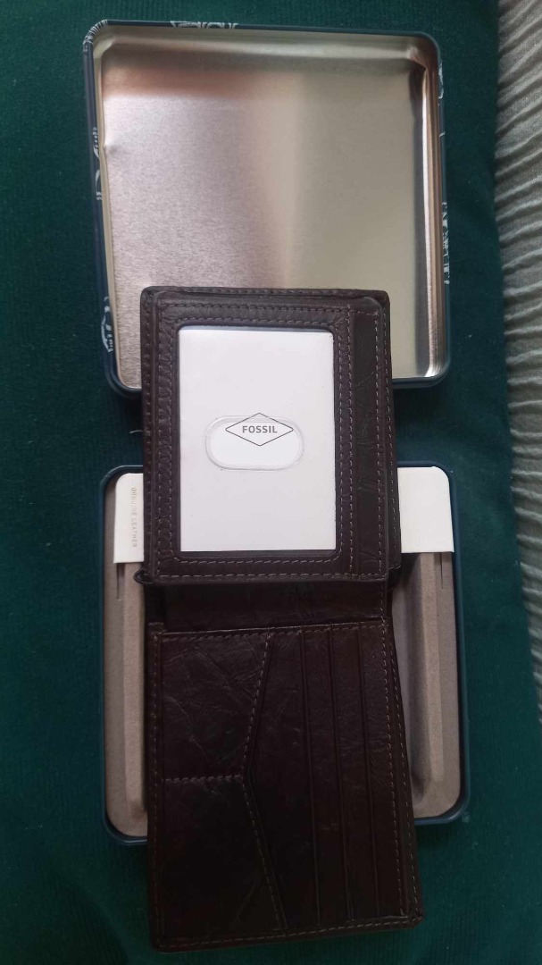 Fossil Men's Leather Bifold Wallet with Flip ID Window for Men, Luxury