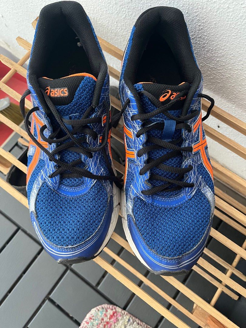 Old clearance asics shoes