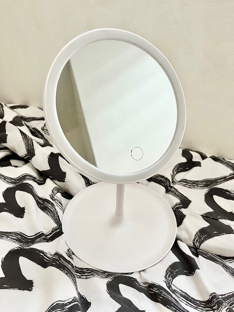 Gladking Led Vanity Mirror (Category: Mirrors) located in Paranaque City. Submitted by g_lucas (Listing ID 1247448420, Image 1). Description: Selling low for ₱150. Vanity Mirror from Glad King. Working LED light, with 3 light modes. .