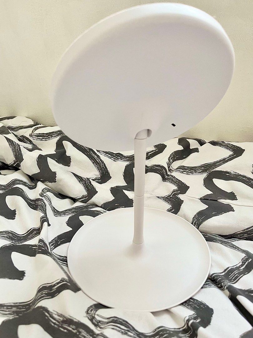 Gladking Led Vanity Mirror (Category: Mirrors) located in Paranaque City. Submitted by g_lucas (Listing ID 1247448420, Image 3). Description: Selling low for ₱150. Vanity Mirror from Glad King. Working LED light, with 3 light modes. .