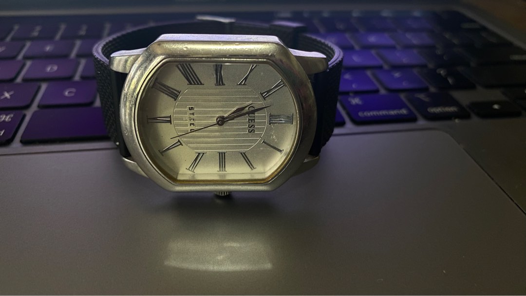 Montre Bracelet GUESS Vintage En Acier - Style Rétro