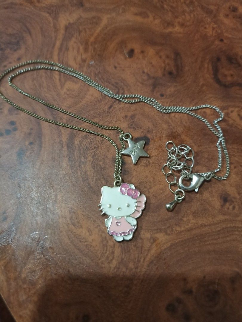 Hello kitty store necklace aesthetic