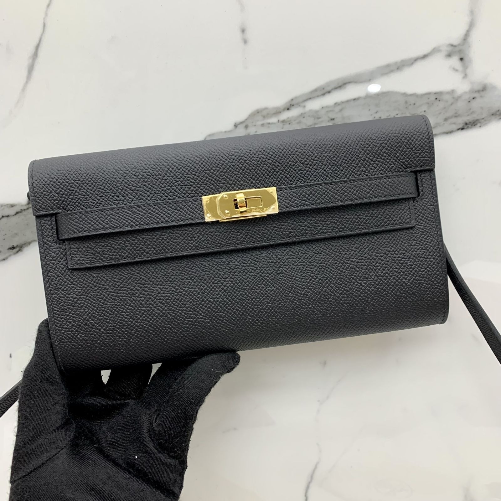Kelly Wallet to Go Black Veau Epsom Gold Plated B Stamp