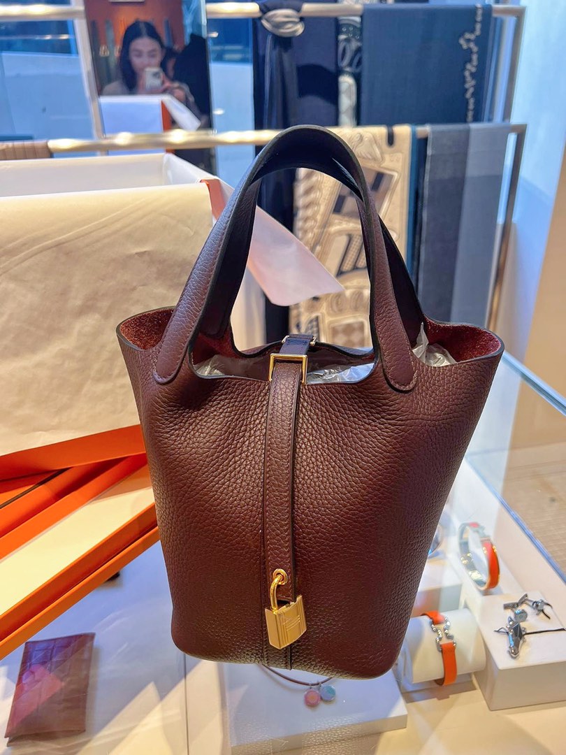 Handbags Hermès Hermès Picotin 18 in Rouge Sellier GHW