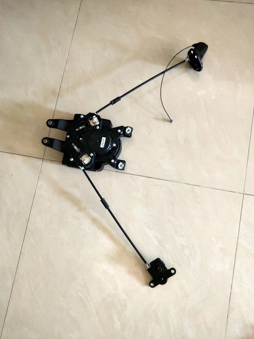 Honda Freed Sliding door motor, Car Accessories, Car & Services on Carousell