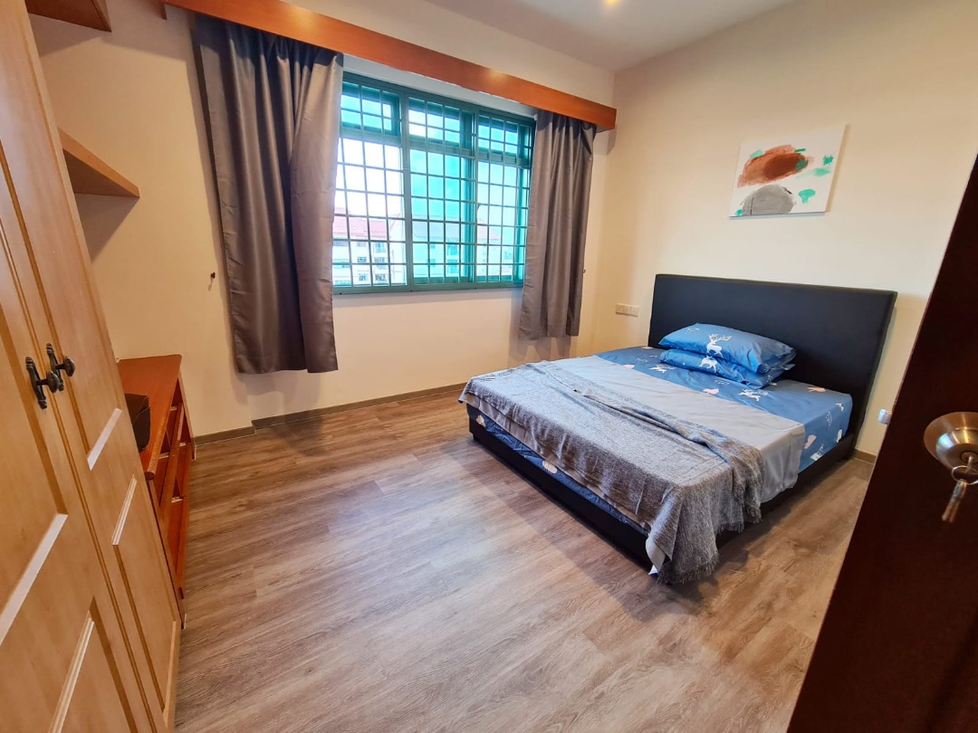 Huge Master Room in Changi Court! For 1 pax only!, Property, Rentals ...