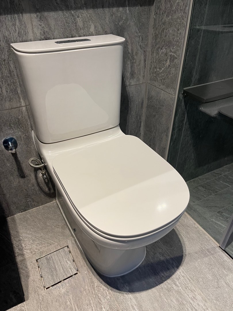 Kohler toilet bowl, Beauty & Personal Care, Sanitary Hygiene on Carousell