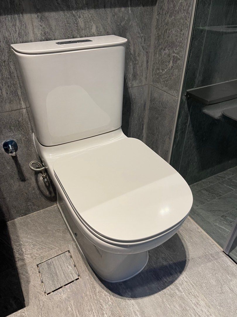 Kohler toilet bowl, Beauty & Personal Care, Sanitary Hygiene on Carousell