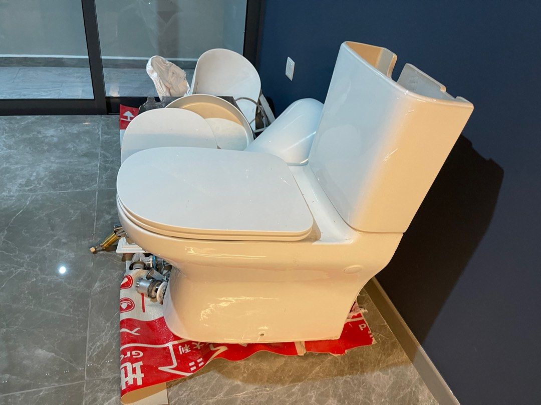Kohler toilet bowl, Beauty & Personal Care, Sanitary Hygiene on Carousell