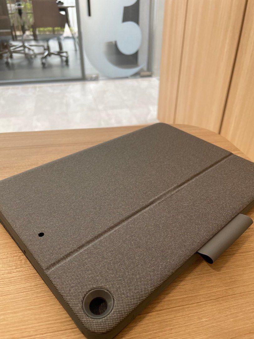 Logitech Keypad for IPad 7th 9th Computers Tech Parts Logitech keypad for ipad 7th 9th computers tech parts