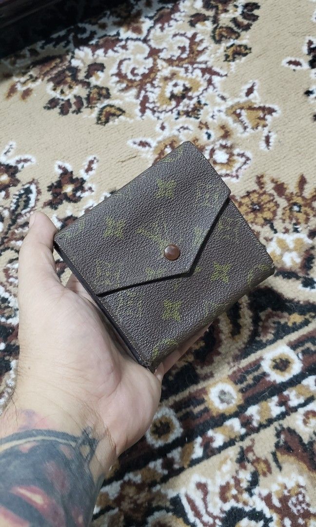 Louis vuitton (Category: Luxury Bags & Wallets) located in Manila. Submitted by mistej (Listing ID 1247409111, Image 3). Description: vintage lv wallet tripold heavely use vintahe authentic japan thrifted.