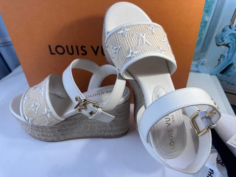 Louis Vuitton Jelly Sandals, Luxury, Sneakers & Footwear on Carousell